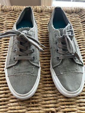 Blowfish Women’s  Brownish/Greenish Canvas Sneakers with White Soles Size 8